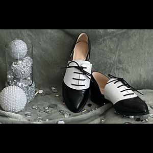 NINE WEST. Cutout loafer style flats